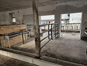 Oprava stáje pro skot